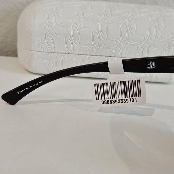 Oakley Los Angeles Chargers NFL Low Key OO9433 Prizm Sunglasses Women With Case main image 4